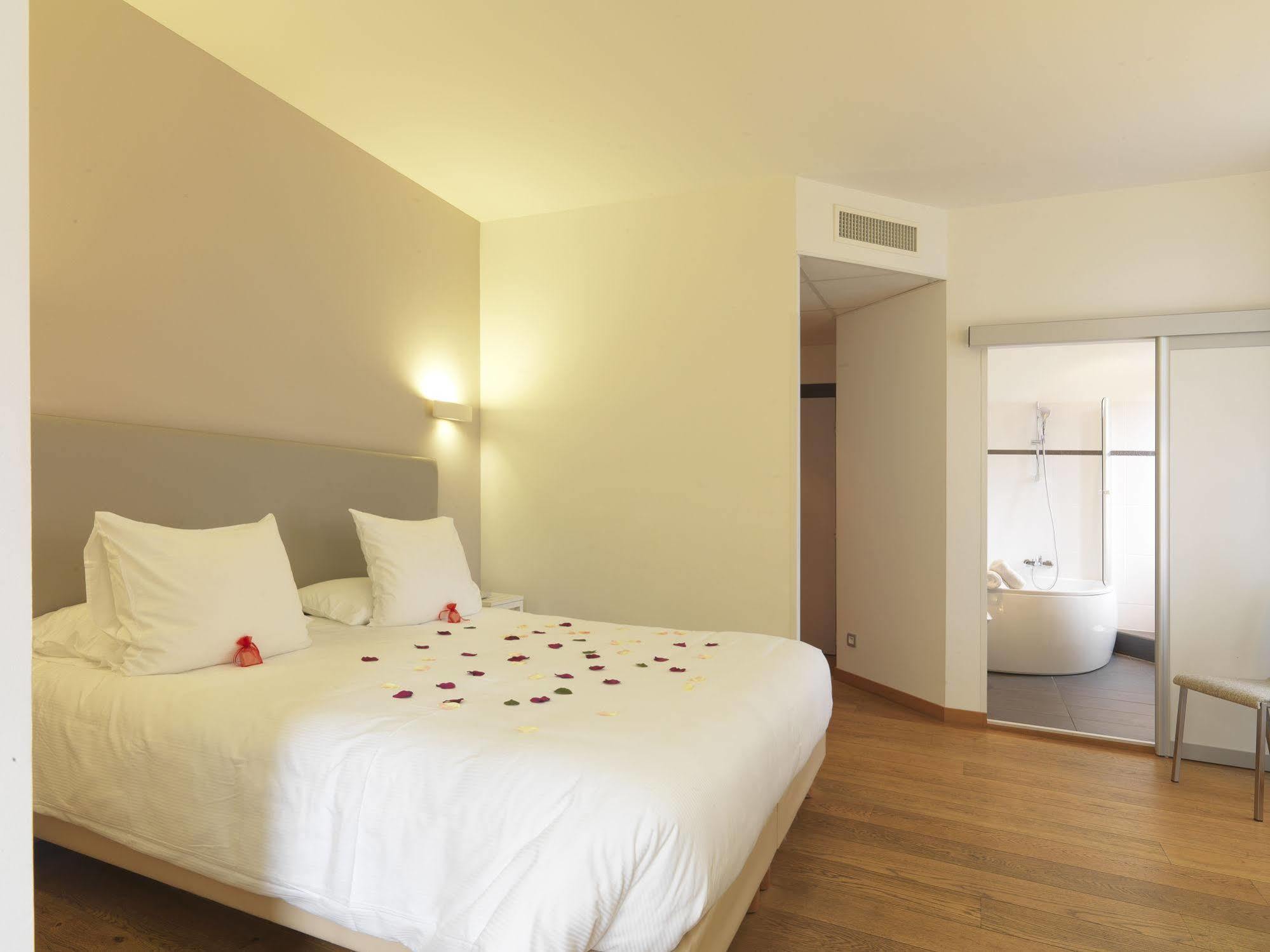 Le Manoir D'Agnes Logis Hotel Restaurant Tarascon-sur-Ariège Zewnętrze zdjęcie
